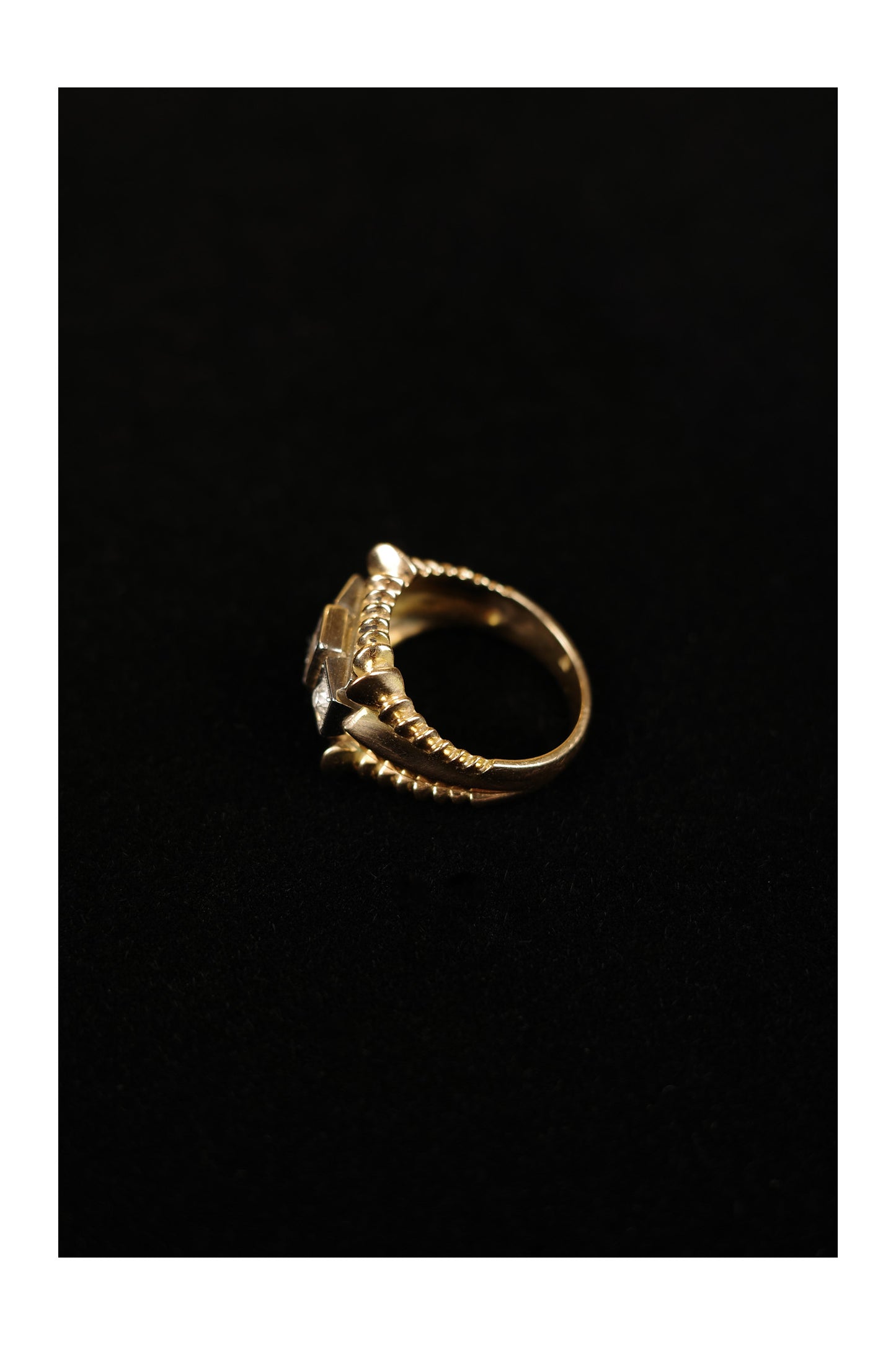 1940s Post-Art Deco Diamond Ring in 18K Yellow Gold