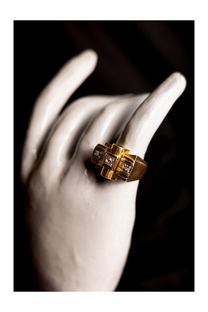 1940s Sculptural Diamond Tank Ring — 18K Gold & Platinum