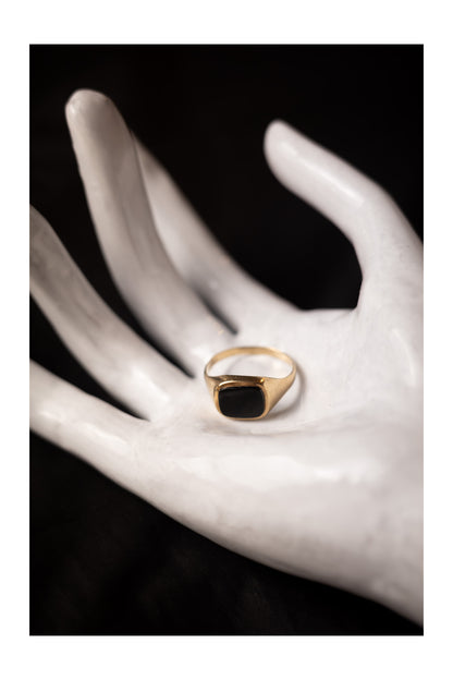 1970s UK 9K Gold Onyx Signet Ring
