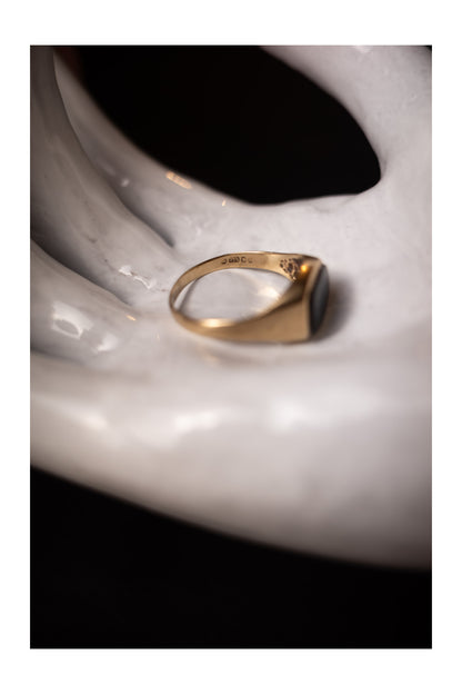 1970s UK 9K Gold Onyx Signet Ring