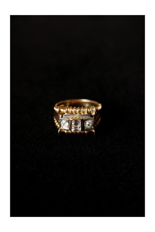 1940s Post-Art Deco Diamond Ring in 18K Yellow Gold