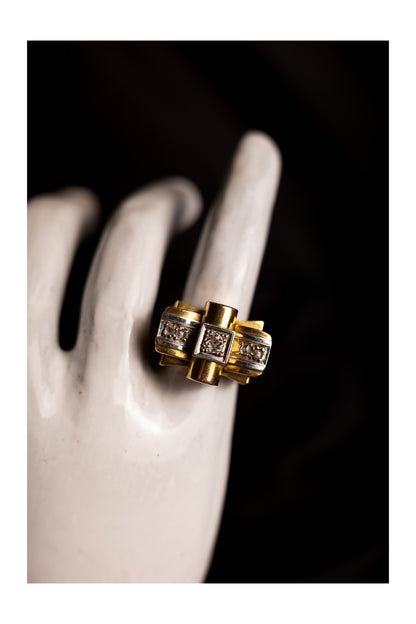 1940s Sculptural Diamond Tank Ring — 18K Gold & Platinum