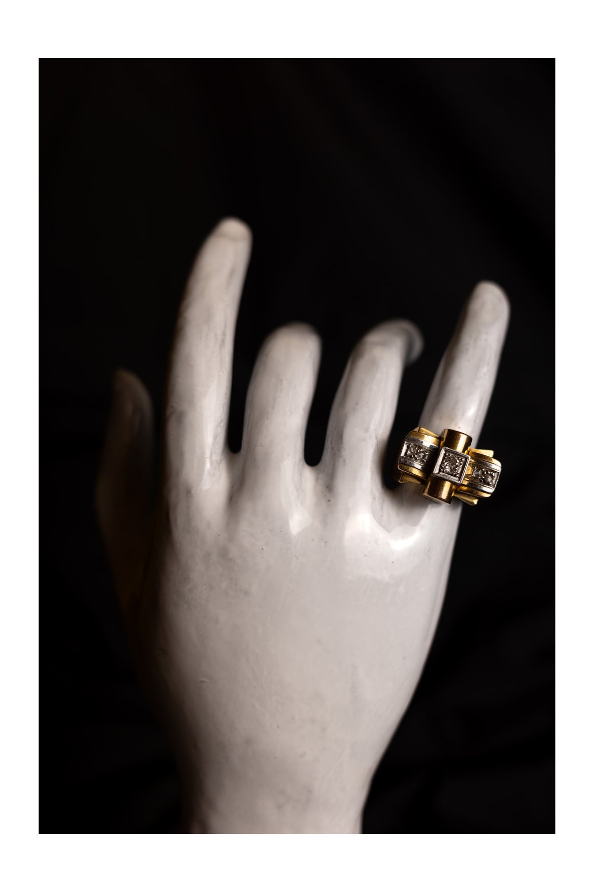1940s Sculptural Diamond Tank Ring — 18K Gold & Platinum